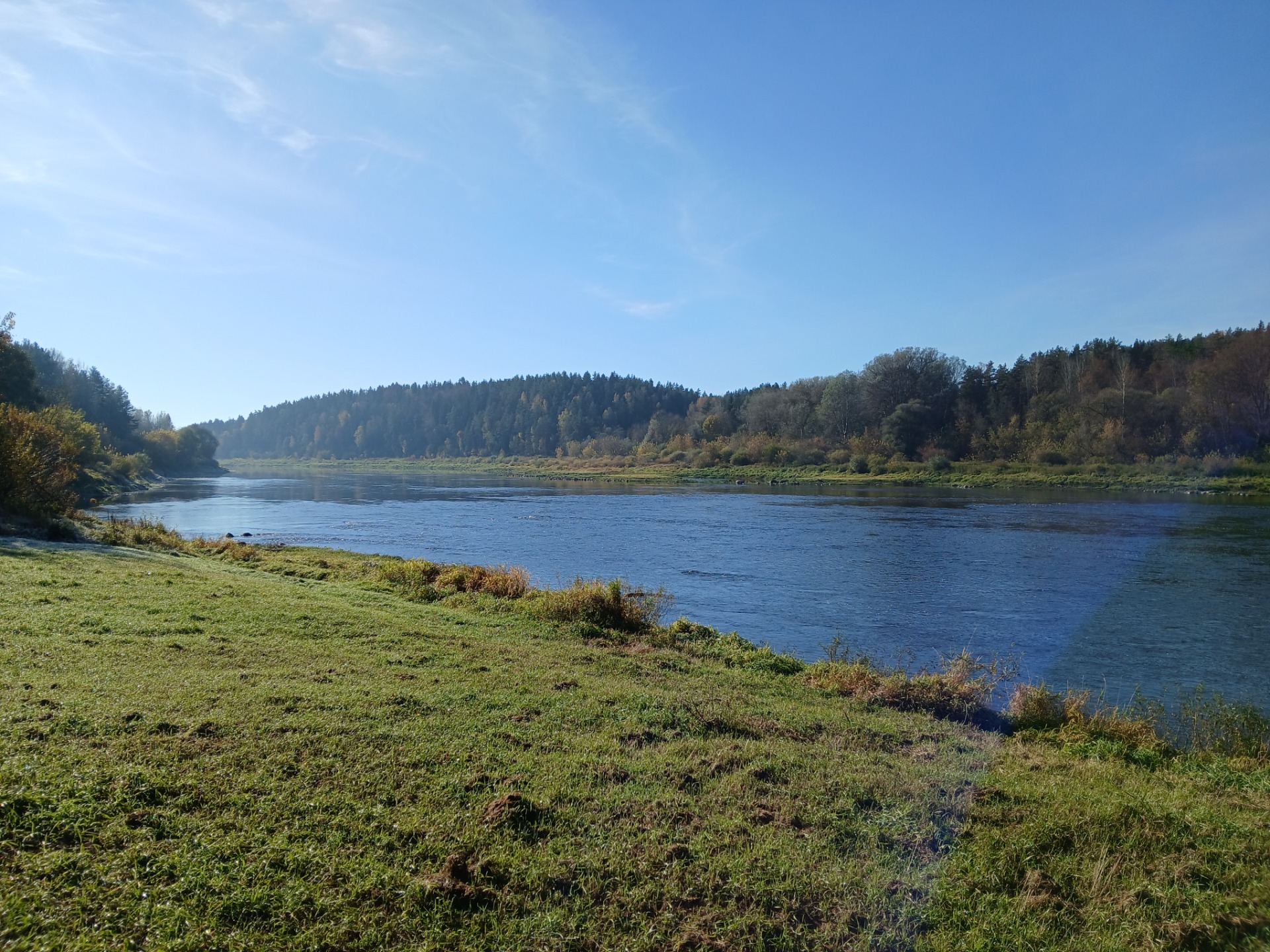 Daugava pie Krāslavas, 20.10.2025. Foto: V. Kudrjavskis.
